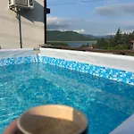 бялата къща アパート