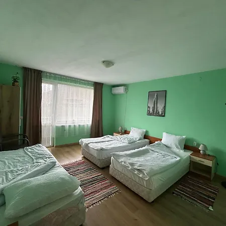 Апартаменти бялата къща Debelets (Varna)